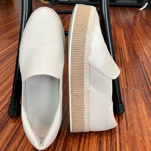 Vince Platform sneaker. Size 7. Color: crème op white.